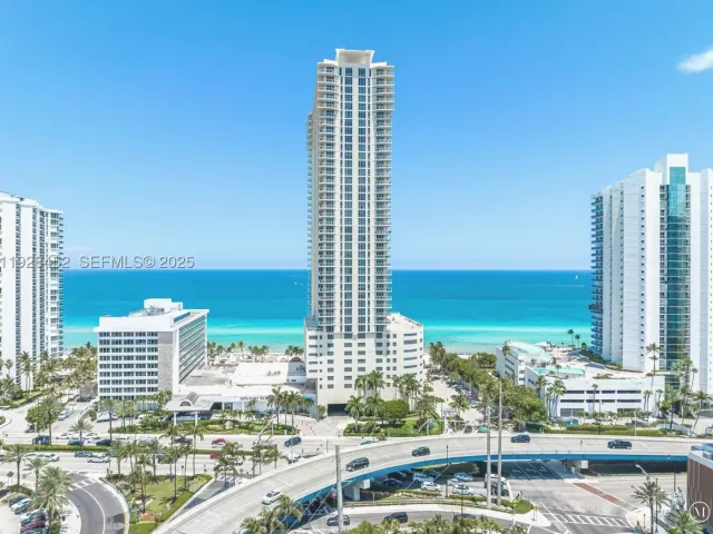 2-bedroom condo for rent in Sunny Isles Beach - 16699 Collins Ave 1507 - MondialRealty