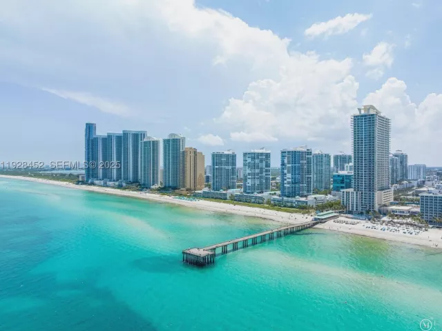 2-bedroom condo for rent in Sunny Isles Beach - 16699 Collins Ave 1507 - MondialRealty