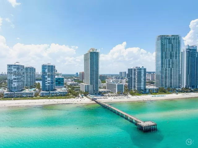 2-bedroom condo for rent in Sunny Isles Beach - 16699 Collins Ave 1507 - MondialRealty