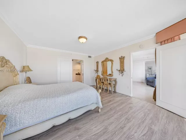 3-bedroom condo for rent in Sunny Isles Beach - 17555 Collins Ave 303 - MondialRealty