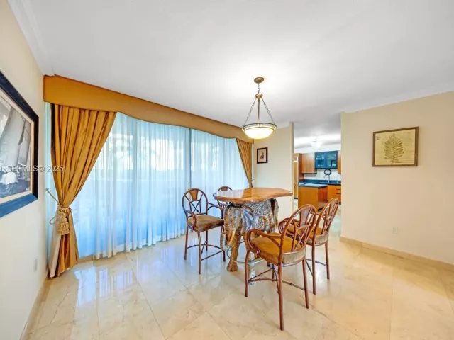 3-bedroom condo for rent in Sunny Isles Beach - 17555 Collins Ave 303 - MondialRealty