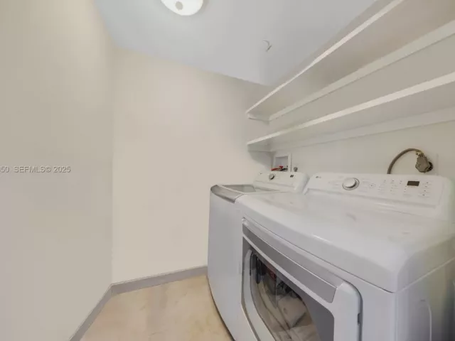 3-bedroom condo for rent in Sunny Isles Beach - 17555 Collins Ave 303 - MondialRealty