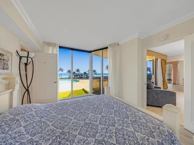 3-bedroom condo for rent in Sunny Isles Beach - 17555 Collins Ave 303 - MondialRealty