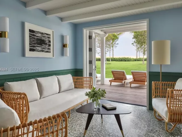 2-bedroom condo for sale in Surfside - 9111 Collins Ave N-322 - MondialRealty