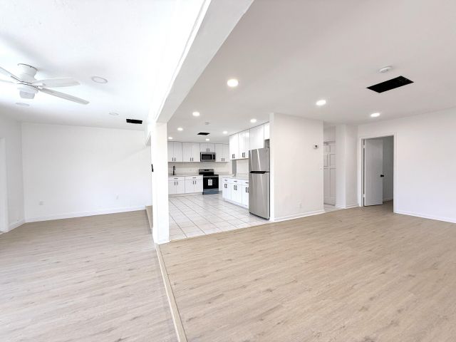 Home for rent at 210 W 23rd Street - photo 6893531