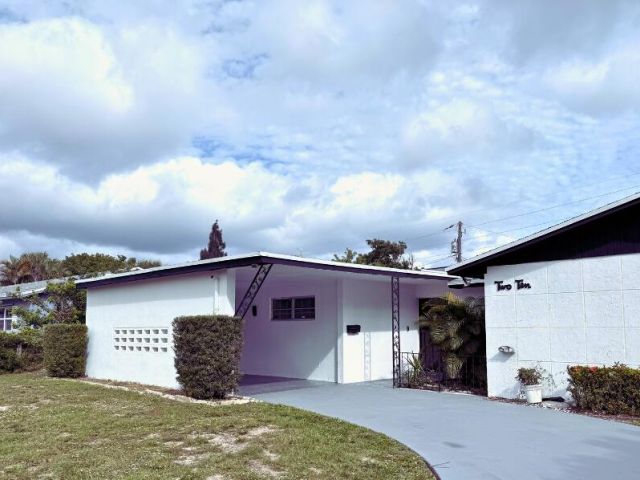 Home for rent at 210 W 23rd Street - photo 6893537