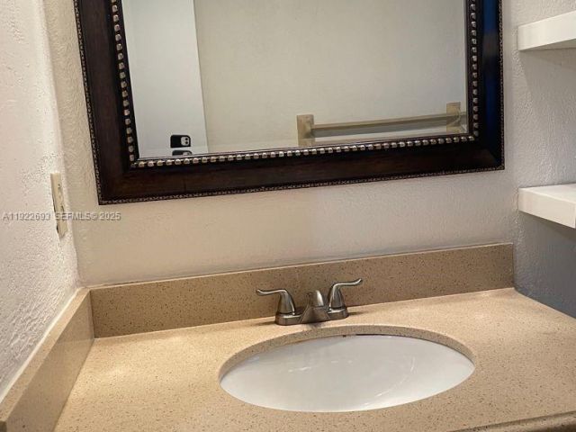 Home for rent at 3141 N Palm Aire Dr 3141 - photo 7429224