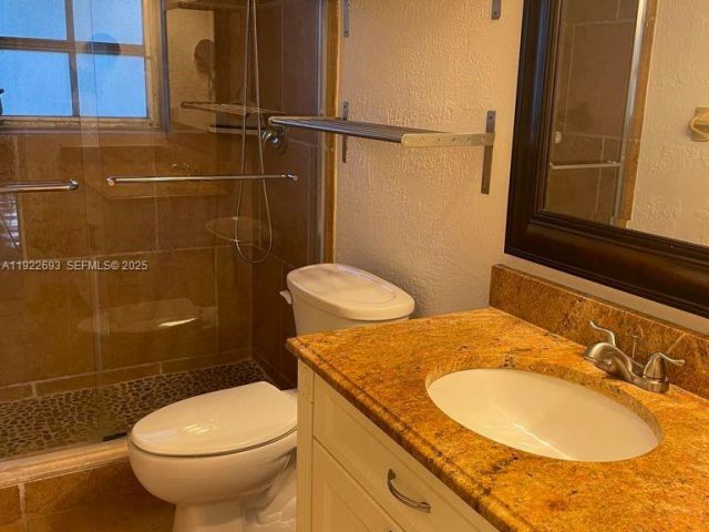 Home for rent at 3141 N Palm Aire Dr 3141 - photo 7429229