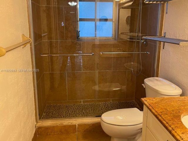 Home for rent at 3141 N Palm Aire Dr 3141 - photo 7429230