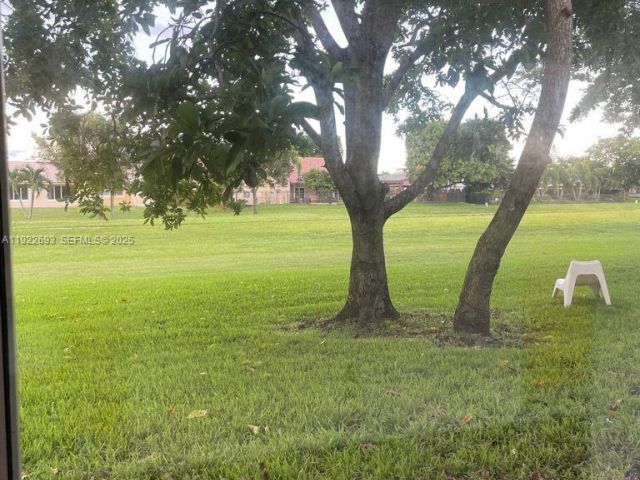 Home for rent at 3141 N Palm Aire Dr 3141 - photo 7429232