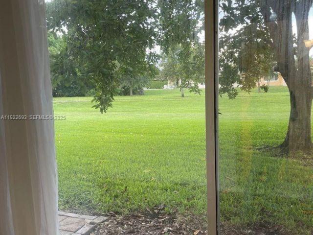 Home for rent at 3141 N Palm Aire Dr 3141 - photo 7429234