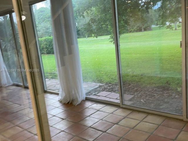 Home for rent at 3141 N Palm Aire Dr 3141 - photo 7429236