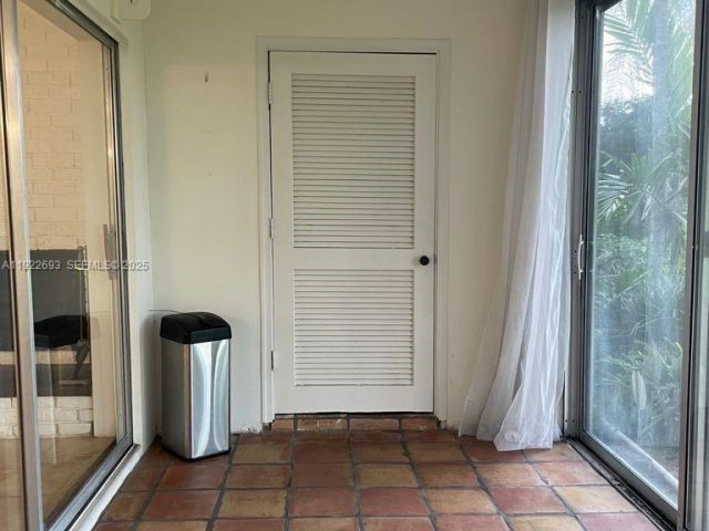 Home for rent at 3141 N Palm Aire Dr 3141 - photo 7429238