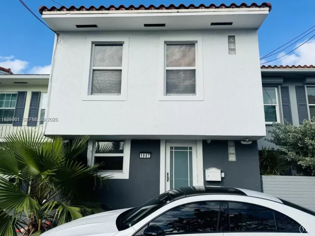 2-bedroom home for rent in North Miami - 1987 NE 123rd St - MondialRealty
