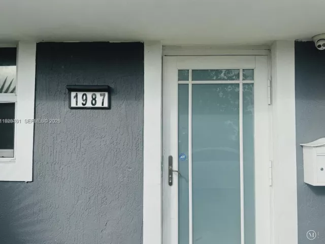 2-bedroom home for rent in North Miami - 1987 NE 123rd St - MondialRealty