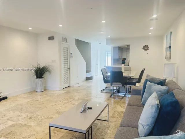 2-bedroom home for rent in North Miami - 1987 NE 123rd St - MondialRealty