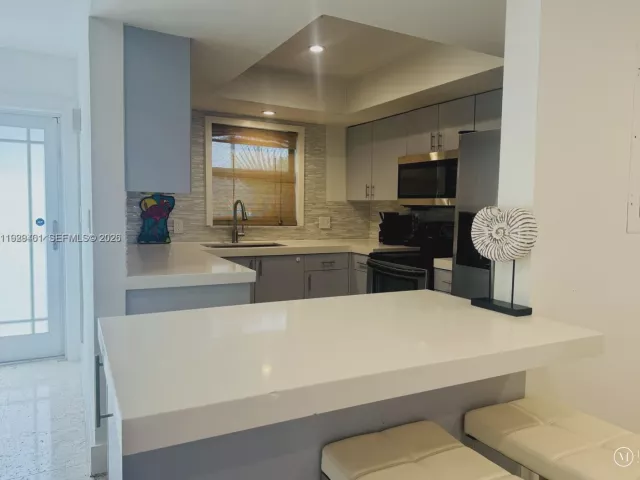 2-bedroom home for rent in North Miami - 1987 NE 123rd St - MondialRealty