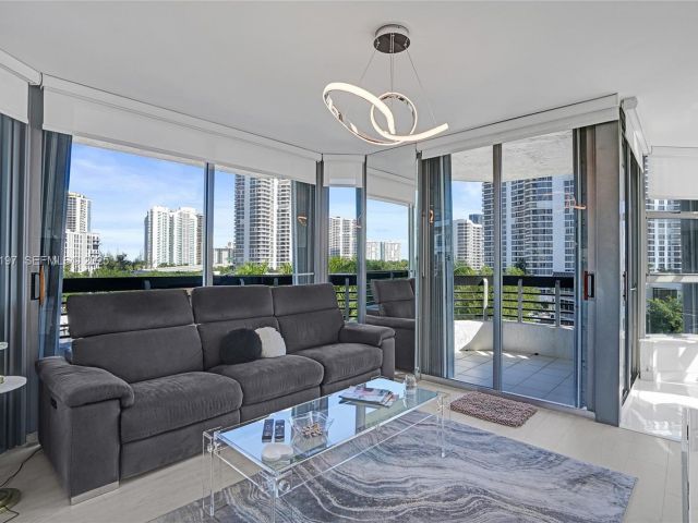 2-bedroom condo for rent in Aventura - 3400 NE 192nd St 612 - MondialRealty