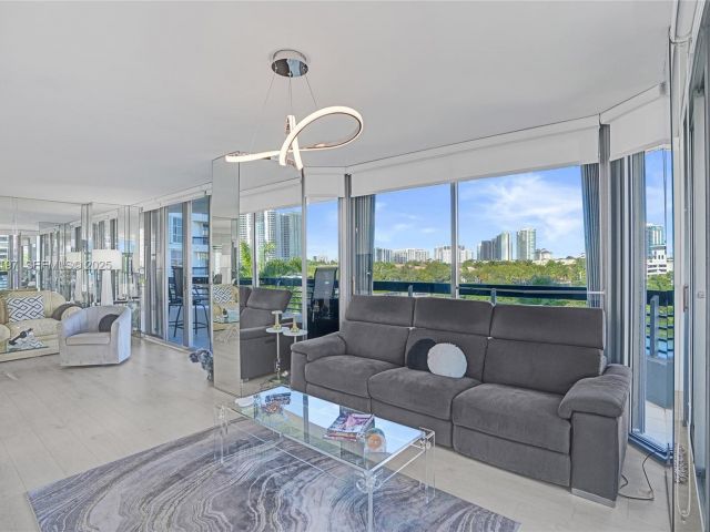2-bedroom condo for rent in Aventura - 3400 NE 192nd St 612 - MondialRealty