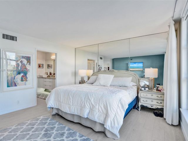 2-bedroom condo for rent in Aventura - 3400 NE 192nd St 612 - MondialRealty