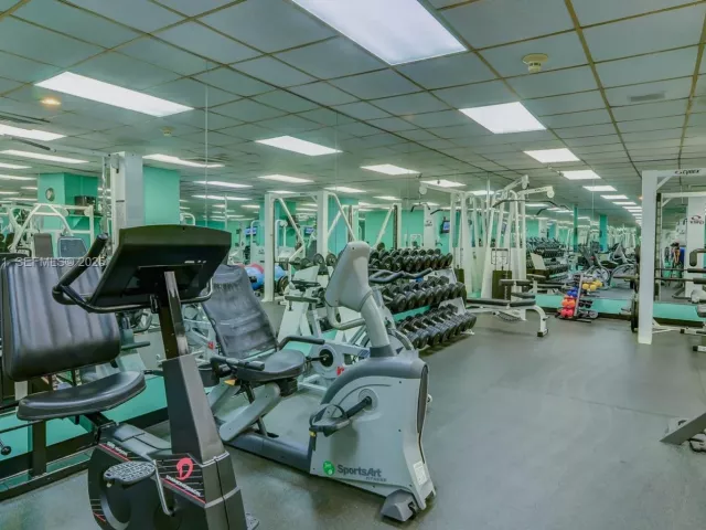 1-bedroom condo for sale in Miami Beach - 5255 Collins Ave 10A - MondialRealty