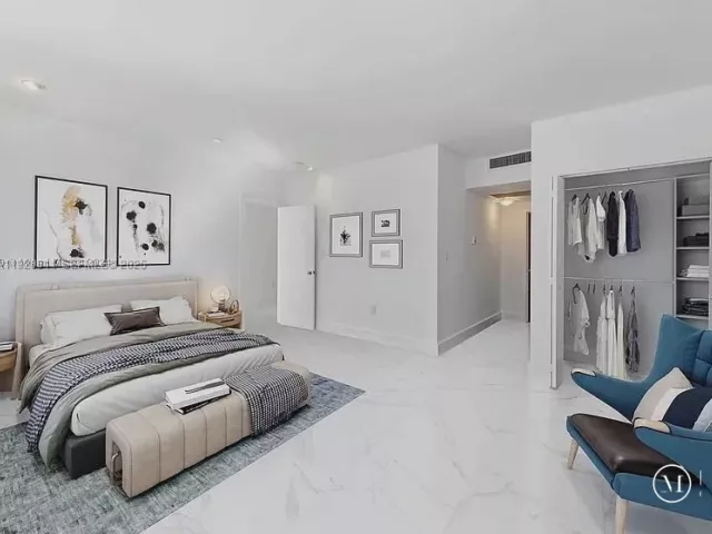 1-bedroom condo for sale in Miami Beach - 5255 Collins Ave 10A - MondialRealty