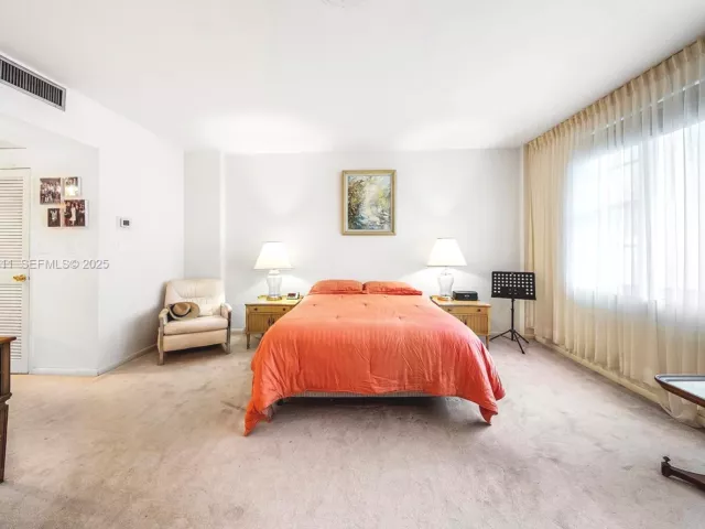 1-bedroom condo for sale in Miami Beach - 5255 Collins Ave 10A - MondialRealty