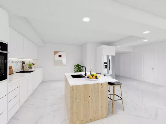 1-bedroom condo for sale in Miami Beach - 5255 Collins Ave 10A - MondialRealty