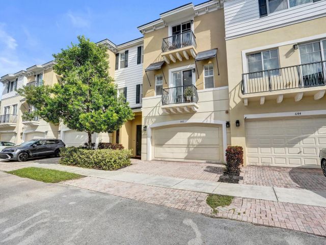 Home for rent at 642 NW 38th Circle - photo 6894461