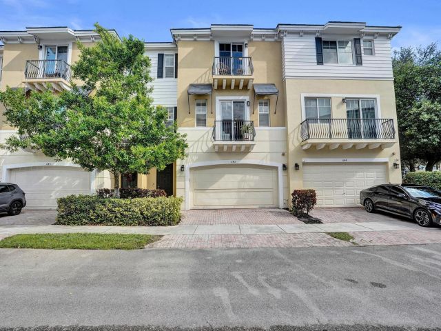 Home for rent at 642 NW 38th Circle - photo 6894462