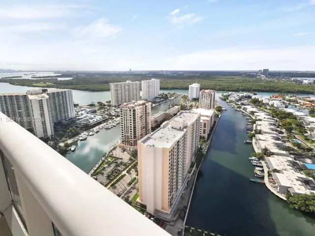 2-bedroom condo for sale in Sunny Isles Beach - 16001 Collins Ave 3005 - MondialRealty