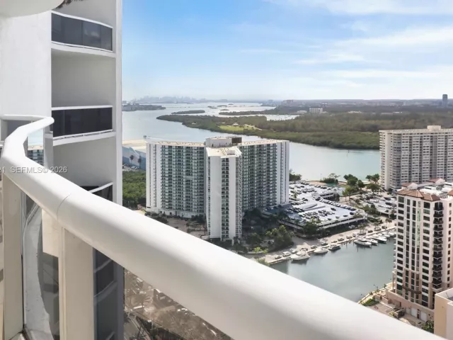 2-bedroom condo for sale in Sunny Isles Beach - 16001 Collins Ave 3005 - MondialRealty