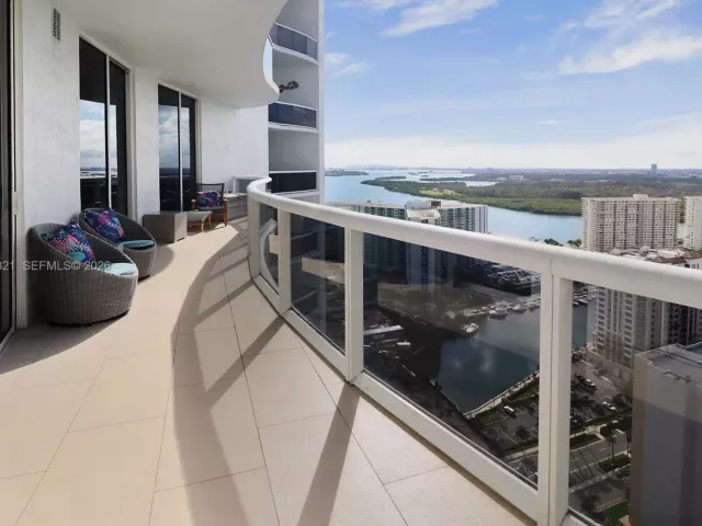 2-bedroom condo for sale in Sunny Isles Beach - 16001 Collins Ave 3005 - MondialRealty