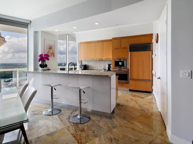 2-bedroom condo for sale in Sunny Isles Beach - 16001 Collins Ave 3005 - MondialRealty