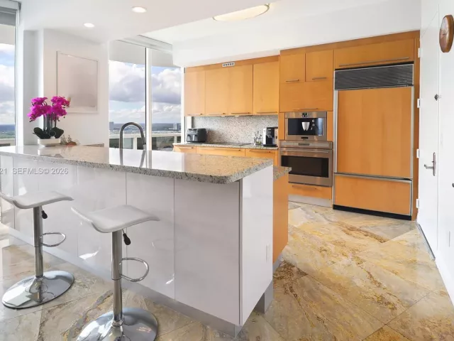 2-bedroom condo for sale in Sunny Isles Beach - 16001 Collins Ave 3005 - MondialRealty