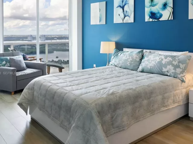 2-bedroom condo for sale in Sunny Isles Beach - 16001 Collins Ave 3005 - MondialRealty