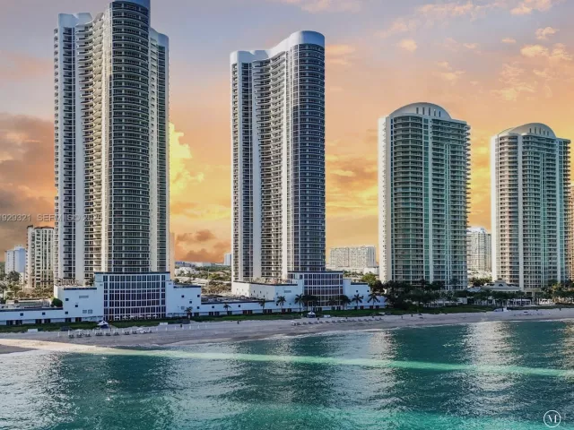 2-bedroom condo for sale in Sunny Isles Beach - 16001 Collins Ave 3005 - MondialRealty