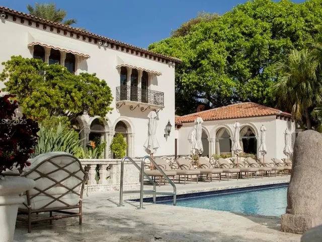 8-bedroom home for sale in Miami Beach - 1004 Fisher Island Drive - MondialRealty