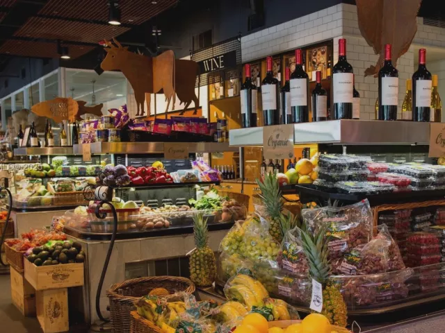 8-bedroom home for sale in Miami Beach - 1004 Fisher Island Drive - MondialRealty