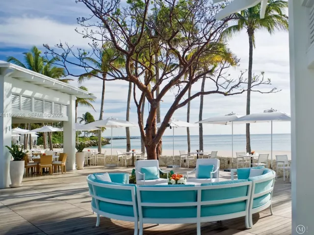 8-bedroom home for sale in Miami Beach - 1004 Fisher Island Drive - MondialRealty