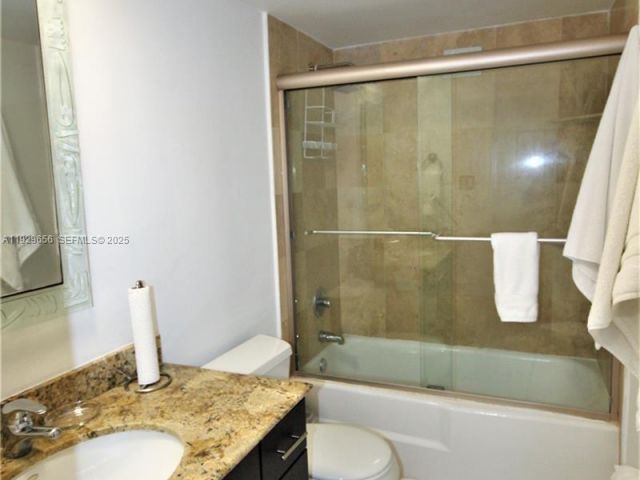 1-bedroom condo for rent in Miami Beach - 5161 Collins Ave 1610 - MondialRealty