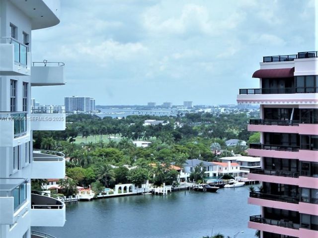 1-bedroom condo for rent in Miami Beach - 5161 Collins Ave 1610 - MondialRealty