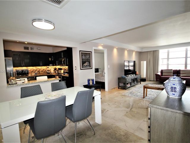 1-bedroom condo for rent in Miami Beach - 5161 Collins Ave 1610 - MondialRealty