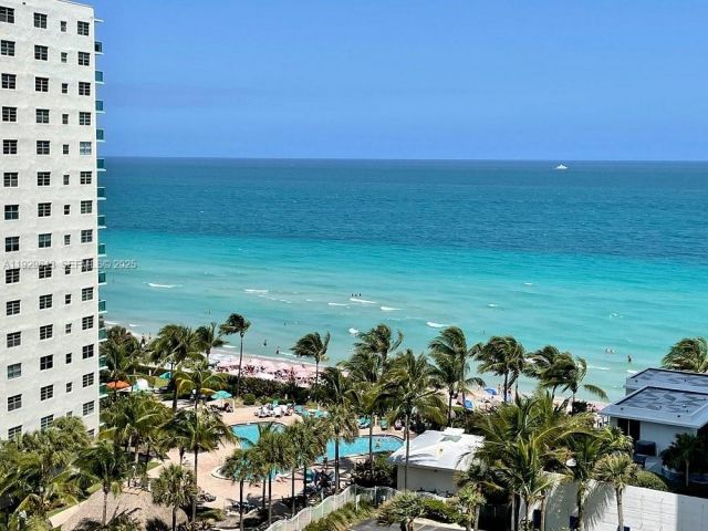 1-bedroom condo for sale in Hollywood - 4001 S Ocean Dr 2C - MondialRealty