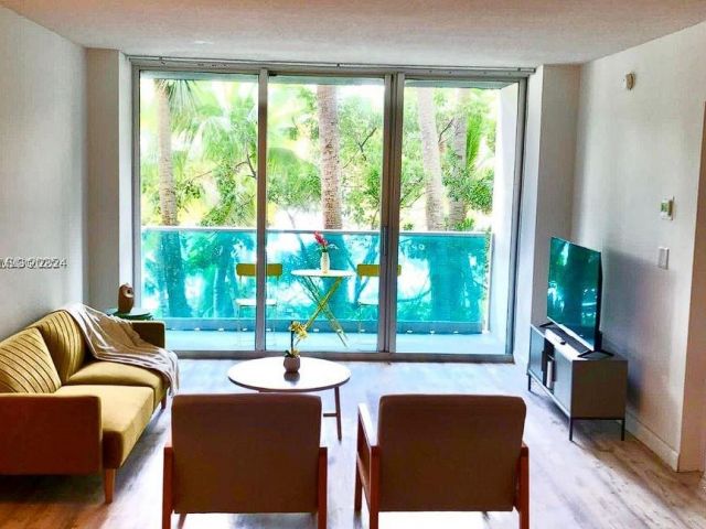 1-bedroom condo for sale in Hollywood - 4001 S Ocean Dr 2C - MondialRealty