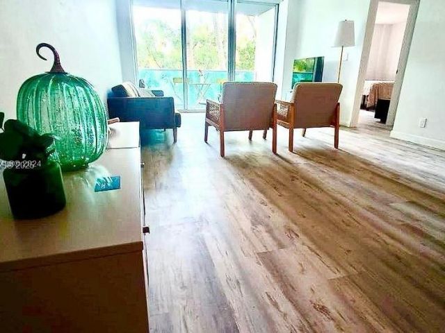 1-bedroom condo for sale in Hollywood - 4001 S Ocean Dr 2C - MondialRealty