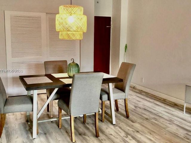 1-bedroom condo for sale in Hollywood - 4001 S Ocean Dr 2C - MondialRealty
