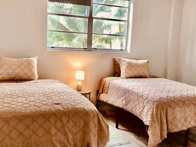 1-bedroom condo for sale in Hollywood - 4001 S Ocean Dr 2C - MondialRealty