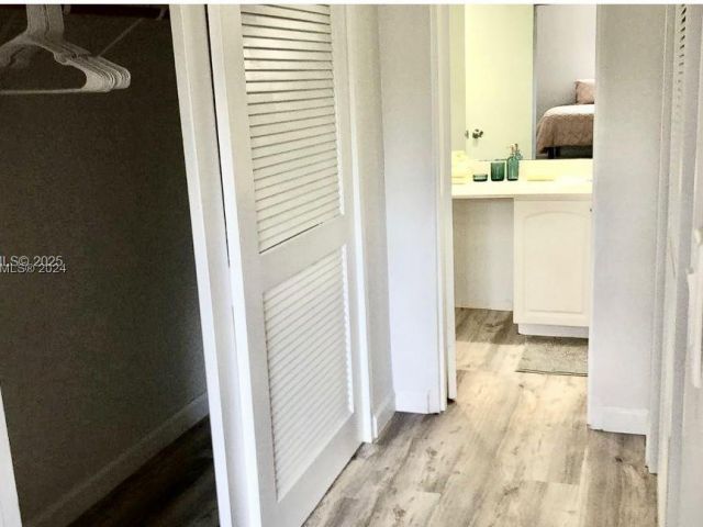 1-bedroom condo for sale in Hollywood - 4001 S Ocean Dr 2C - MondialRealty