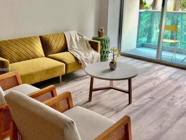 1-bedroom condo for sale in Hollywood - 4001 S Ocean Dr 2C - MondialRealty